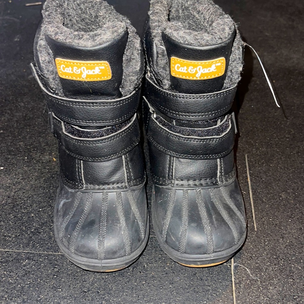 Snow boots